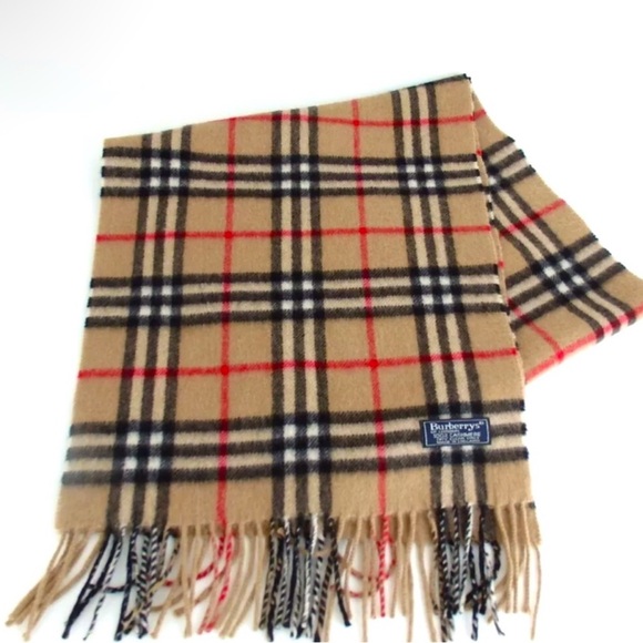 Burberry 100% cashmere scarf 🧣 in EUC. Preloved. Priced to sale.. - Picture 1 of 3